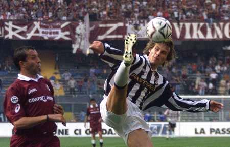 萨巴莱塔：西班牙人在世青赛后曾想签下梅西，但巴萨断然拒绝