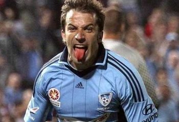 表情严肃！杨鸣回应遭江苏大逆转：球员没能站出来，大家畏手畏脚