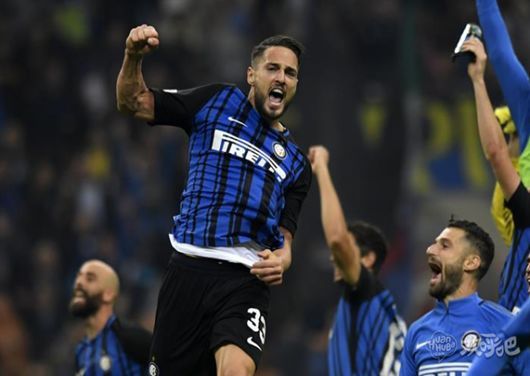 足坛曝出重磅转会，多队加入抢人大战