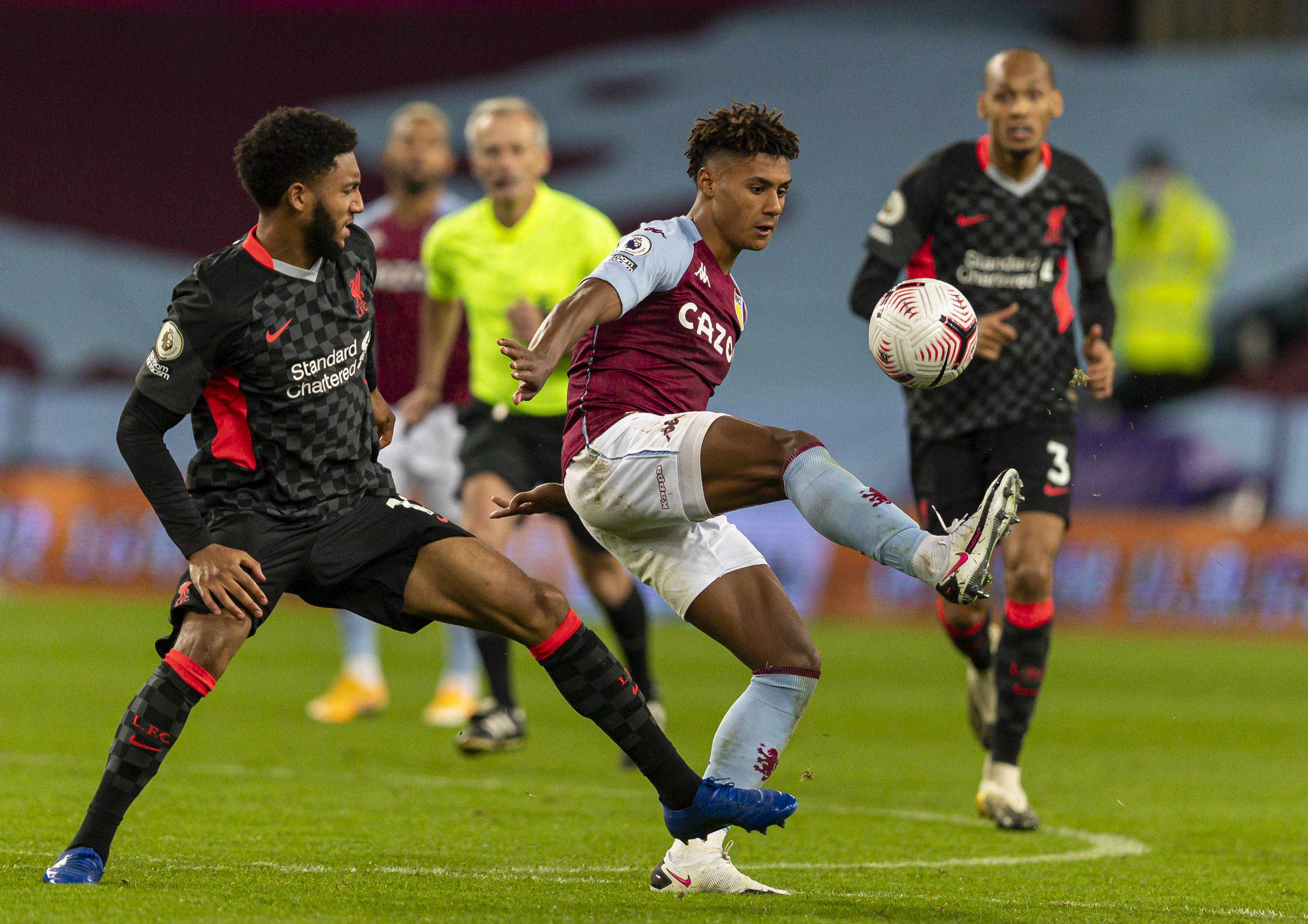 意甲风云再起！国际米兰4-0横扫科莫，齐沃战术大胜法布雷加斯夺榜首（意甲再起波澜：国米4-0击溃科莫，齐沃战术完胜法布雷加斯登顶榜首）