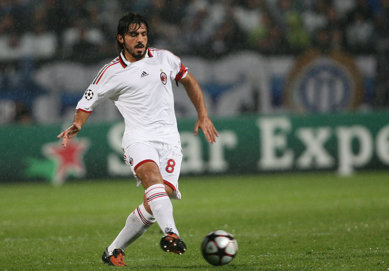 HWG！罗马诺：拜仁签下17岁中卫小将奥拉亚，明年2月加盟（罗马诺：拜仁已签下17岁中卫奥拉亚，明年2月正式加盟）