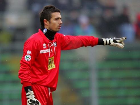 中国足协新规影响中超亚冠竞争，女足面临资金压力，外援政策收紧，挑战加剧。（中国足协新规冲击中超亚冠竞争，女足资金承压，外援收紧挑战升级）