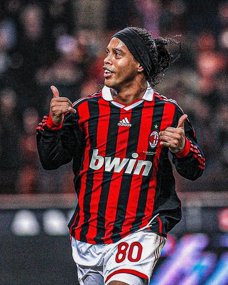 荷兰前国脚齐赞：赖因德斯就像是永动机，是他带领荷兰队前进（荷兰名宿齐声称赞：赖因德斯宛若永动机，驱动荷兰队向前）