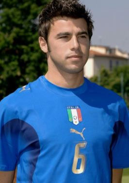 李嗣镕姐弟俩观战足协杯决赛，姐姐晒明媚穿搭，与张稀哲合影（李嗣镕姐弟亮相足协杯决赛现场，姐姐晒活力穿搭并与张稀哲合影）