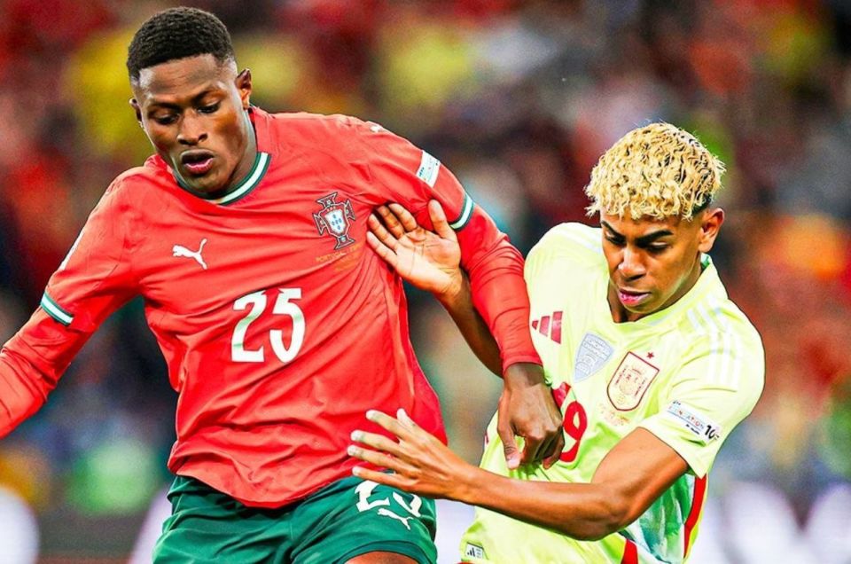 梅西：现代足球的永恒传奇（梅西：当代足坛的不朽神话）