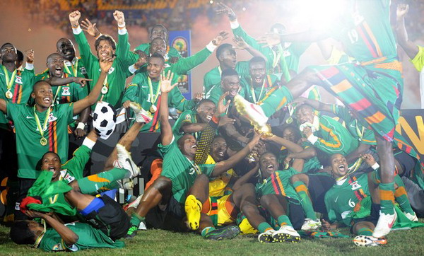 拜仁官方：格纳布里因膝盖不适，缺席本轮德甲拜仁对阵弗赖堡（拜仁通报：格纳布里膝部不适，将无缘本轮对阵弗赖堡的德甲比赛）