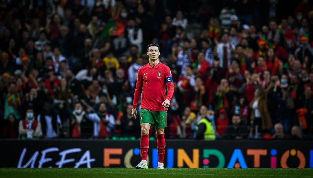 他才是真冤！基耶萨近3场只踢4分钟，但本赛季出战384分钟已贡献2球3助（真委屈！基耶萨近3战仅踢4分钟，却在本季384分钟里已交出2球3助）