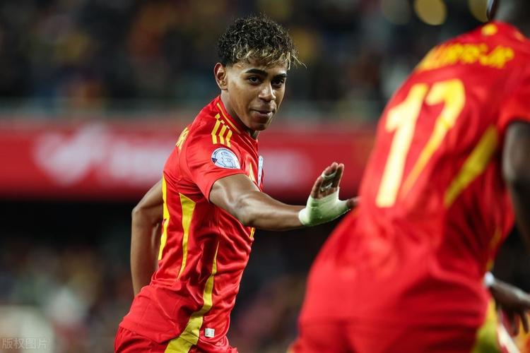 龙赛罗：四支西甲球队本轮欧冠表现糟糕，我们只顾着自视甚高（龙赛罗：四支西甲本轮欧冠集体低迷，我们一味自我拔高）