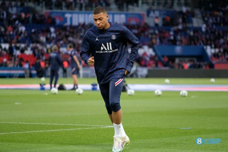 跟队：乌尔赖希预计赛季结束后退役，将留在拜仁俱乐部任职（队记：乌尔赖希或于赛季末挂靴，未来将留在拜仁任职）