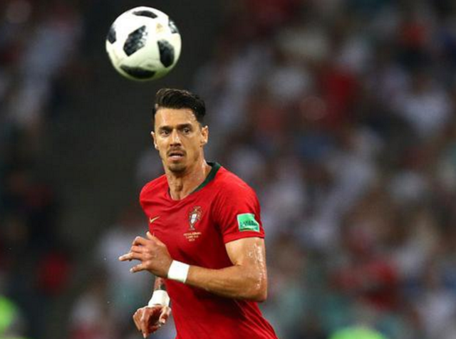 梁靖崑一脸沮丧令人心疼！10-6手握赛点被逆转 腰椎伤病困扰他9个月