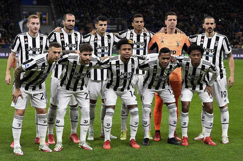 记者：邵佳一探班U22国足训练，与主帅安东尼奥相谈甚欢